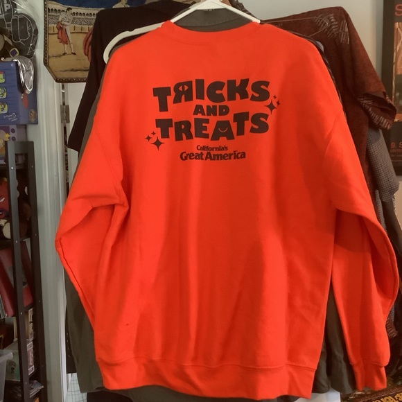tricks and treats California’s great america Orange Crewneck Sweatshirt Size L - Picture 5 of 5